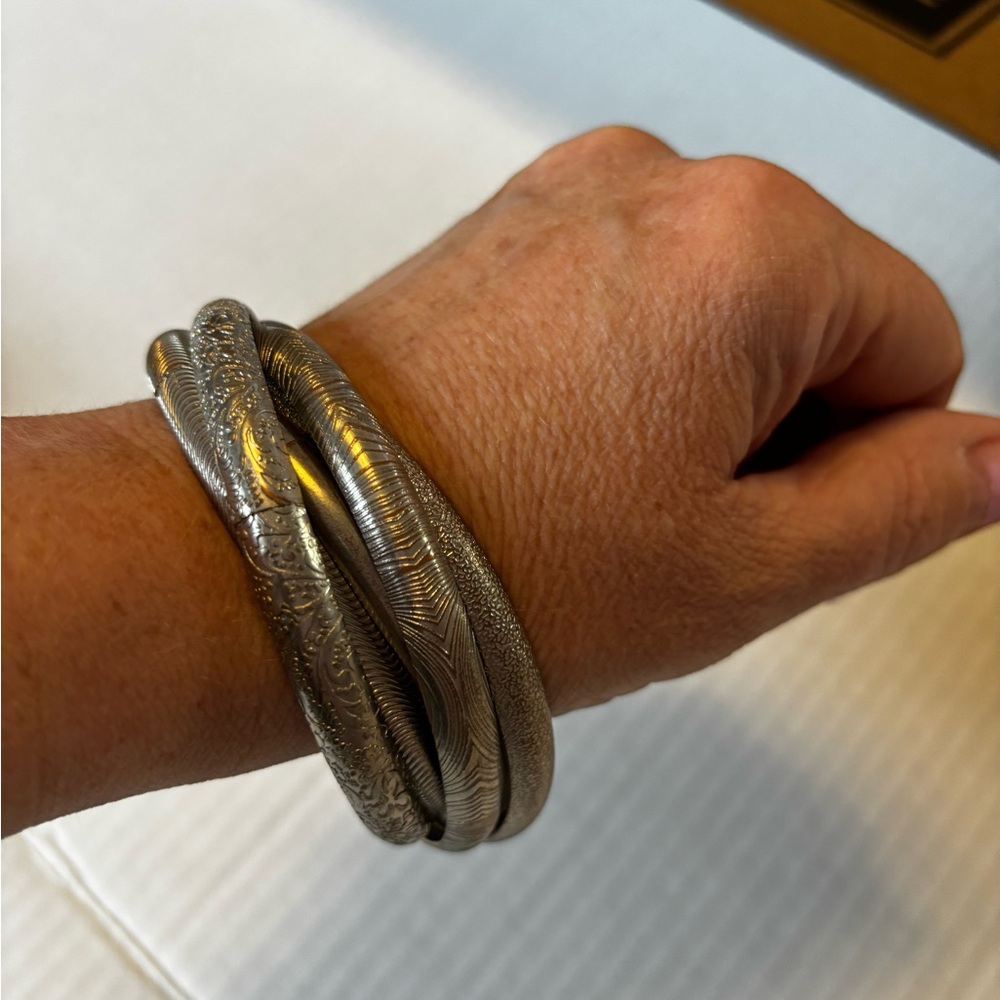 Source Unknown Silver-Tone Textured 5 Bangle Bracelet